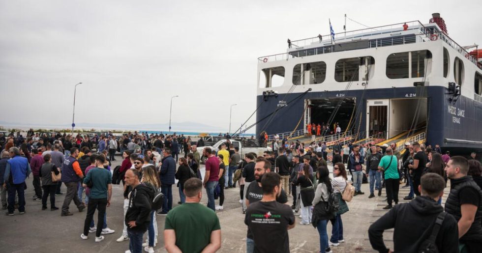 Συνάντηση των αγροτών της Λέσβου με τον Σχοινά – Αποζημιώσεις 8 εκατ. ευρώ για τυροκομικές επιχειρήσεις